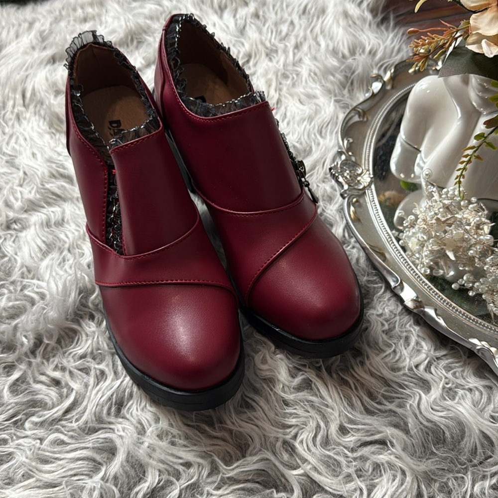 NWT Burgundy and Black Heeled Boots 6.5 - Picture 3 of 9
